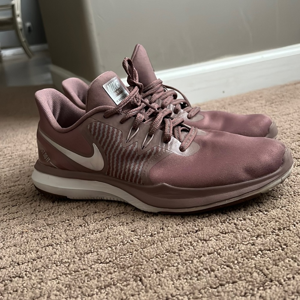 NIKE women’s sneaker size 9.5